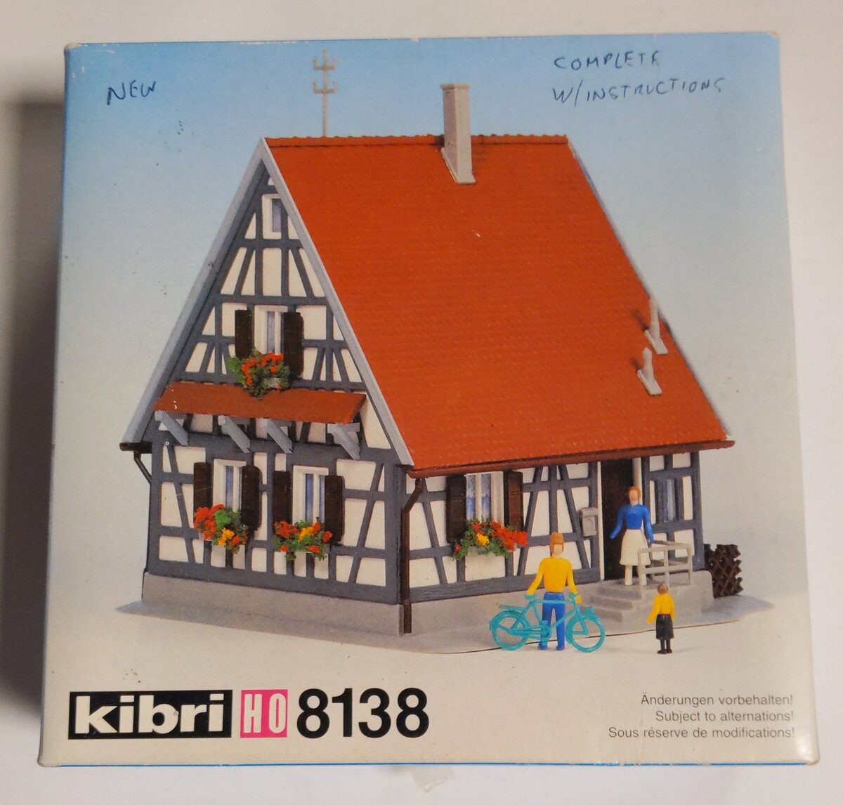 Kibri 8138 HO Scale Single Family Home - Missing Figures Plastic Building Kit