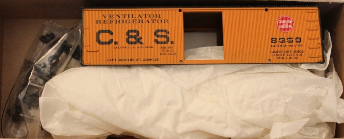 Roundhouse 3100 HO Orange 36' Colorado&Southern 36' Ventilated Box Car Kit
