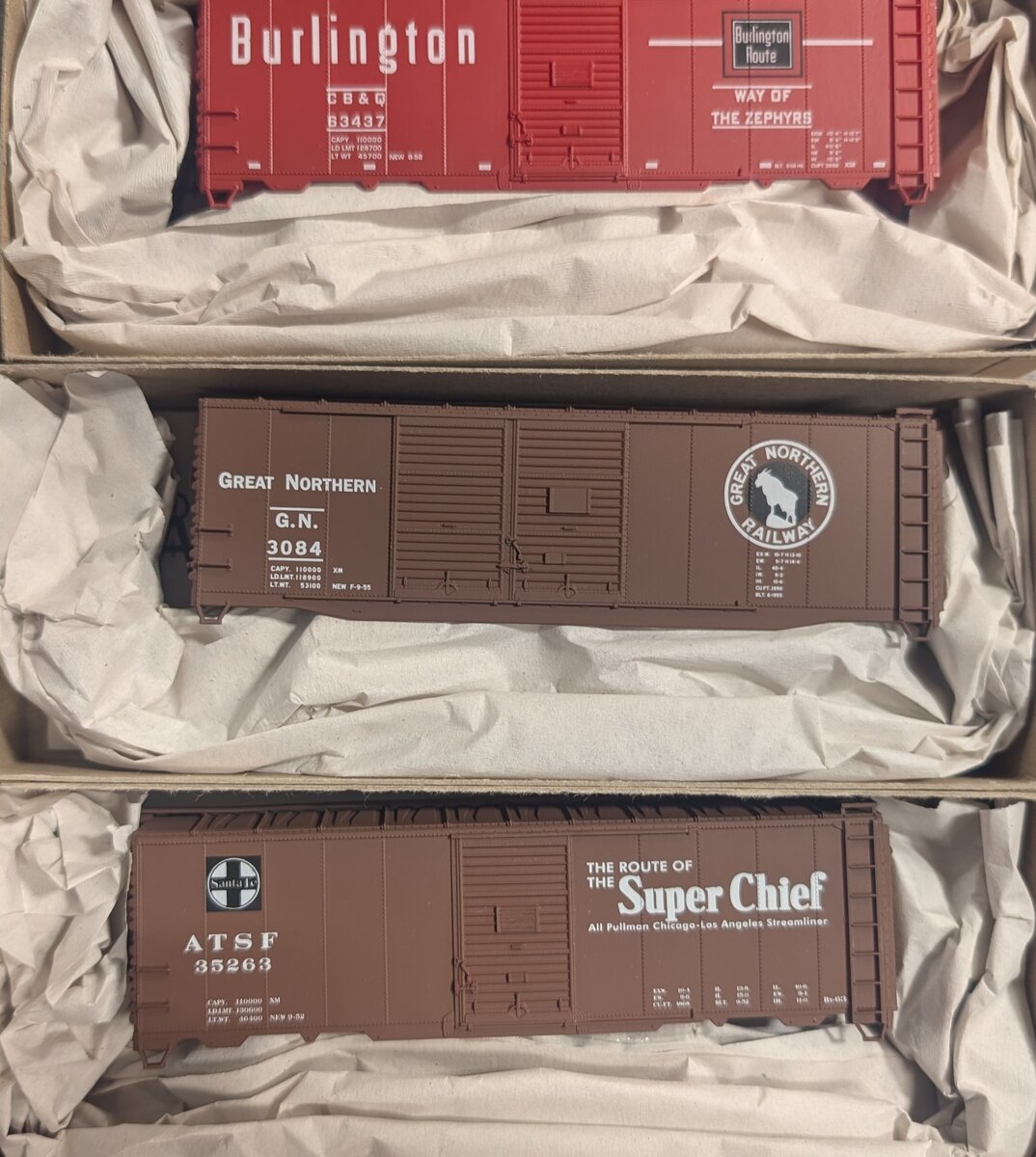 Accurail 3386 HO Scale Santa Fe #35263, Great Northern #3084, CB&Q #63437