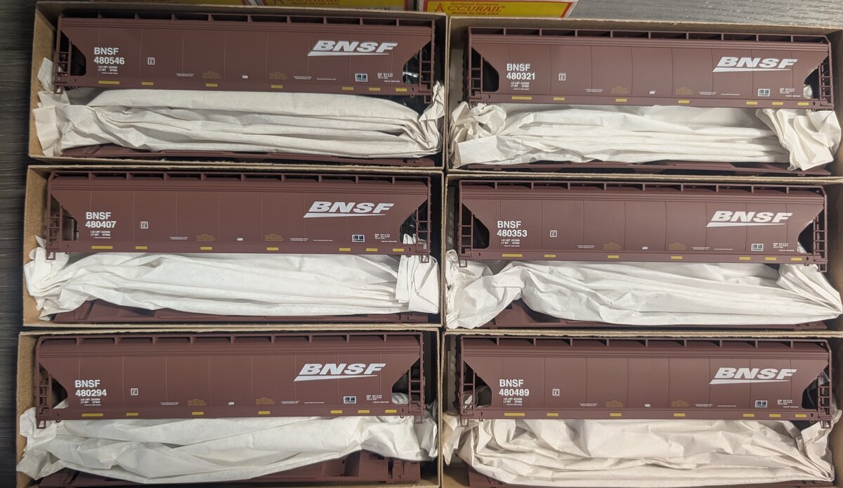 Accurail 12078 HO BNSF ACF 3-Bay Covered Hopper (Set of 6) Kits