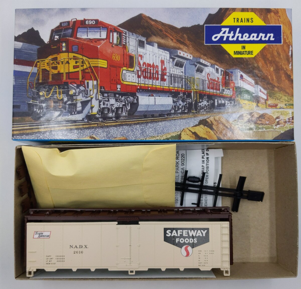 Athearn 1614 40' Steel Reefer Safeway Foods 2616