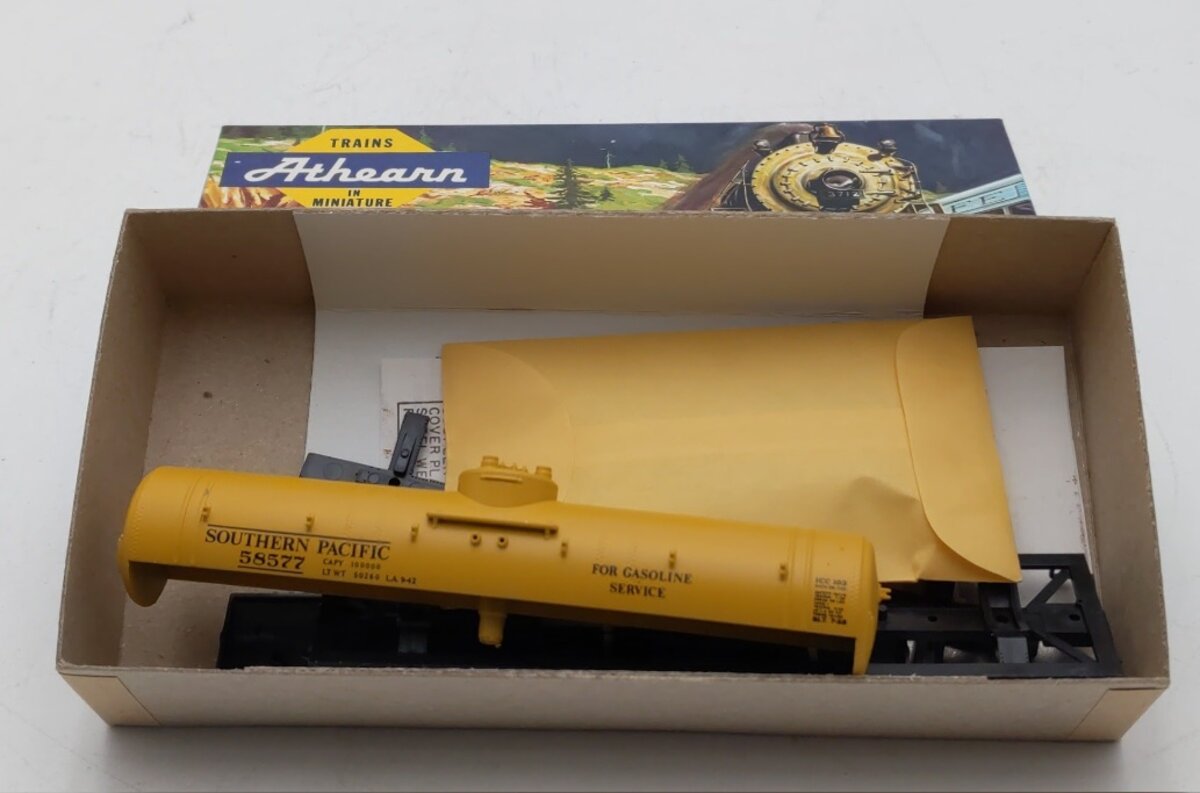 Athearn 1575 HO Southern Pacific Gasoline 40' Single Dome Tank Car # 58577 Kit