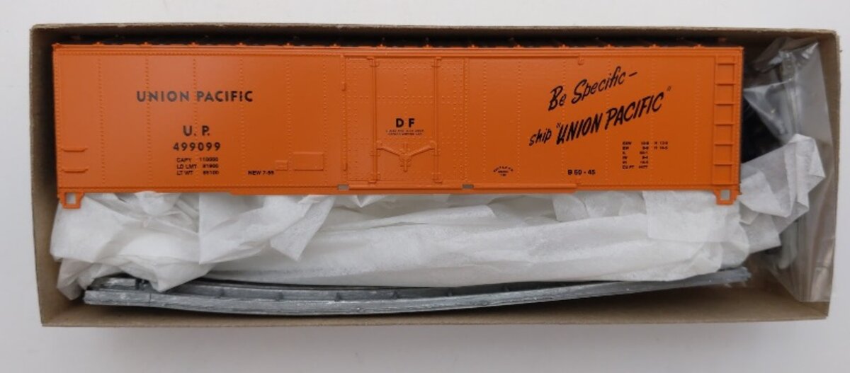 Roundhouse 07954 HO Scale Union Pacific 50' Plug Door Boxcar # 499099 Kit