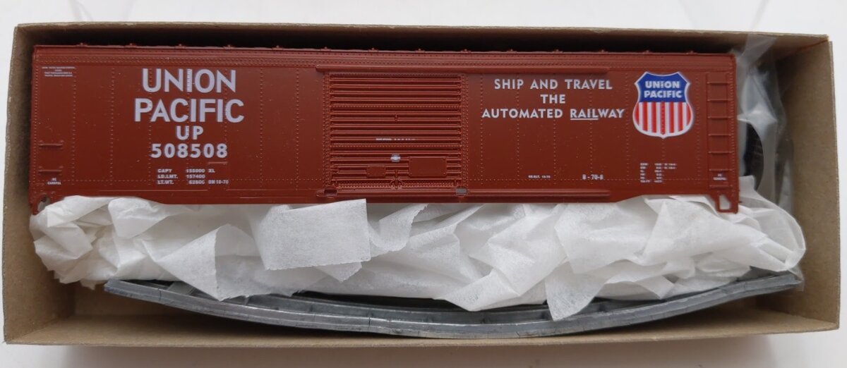 Roundhouse 07956 HO Union Pacific 50' Single Door Box Car Kit