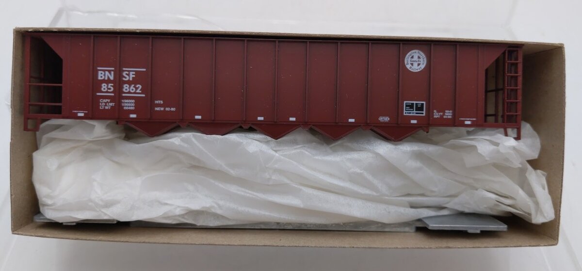 Roundhouse 07896 HO BN/Santa Fe 54'' 5-Bay Rapid Disch. Hopper 07896 Kit