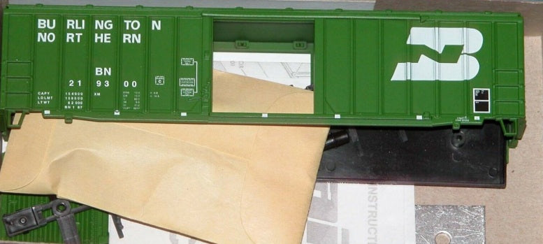Athearn 5524 HO Scale Burlington Northern 50 FT Railbox Box Car # 219300 Kit
