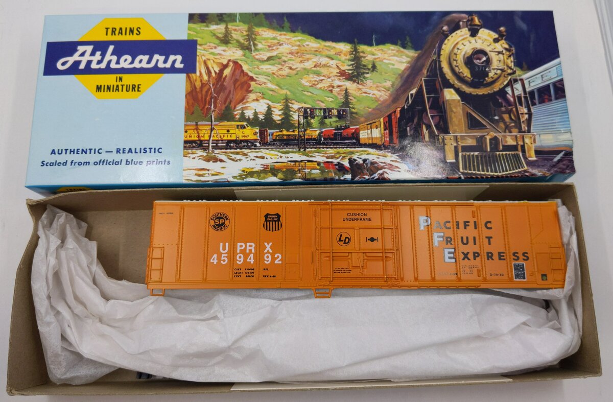 Athearn 5460 Vintage PFE Pacific Fruit Express 57' Mechanical Reefer