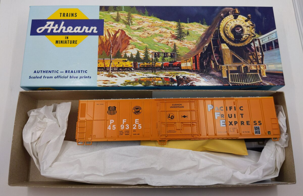 Athearn 5460 Vintage PFE Pacific Fruit Express 57' Mechanical Reefer