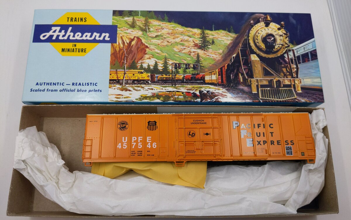 Athearn 5460 Vintage PFE Pacific Fruit Express 57' Mechanical Reefer