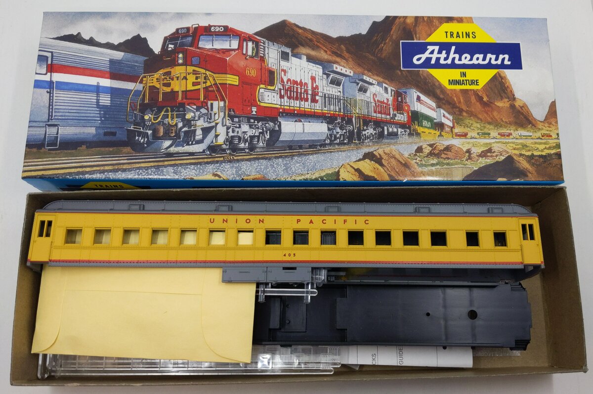 Athearn 2430 HO Scale Union Pacific Std Coach Passenger Car Kit
