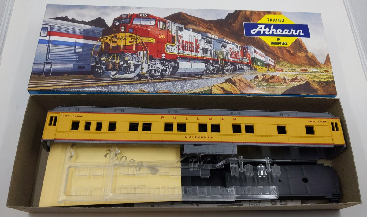 Athearn 2470 HO 0900 STD PULLMAN UNION PACIFIC (yellow) Kit
