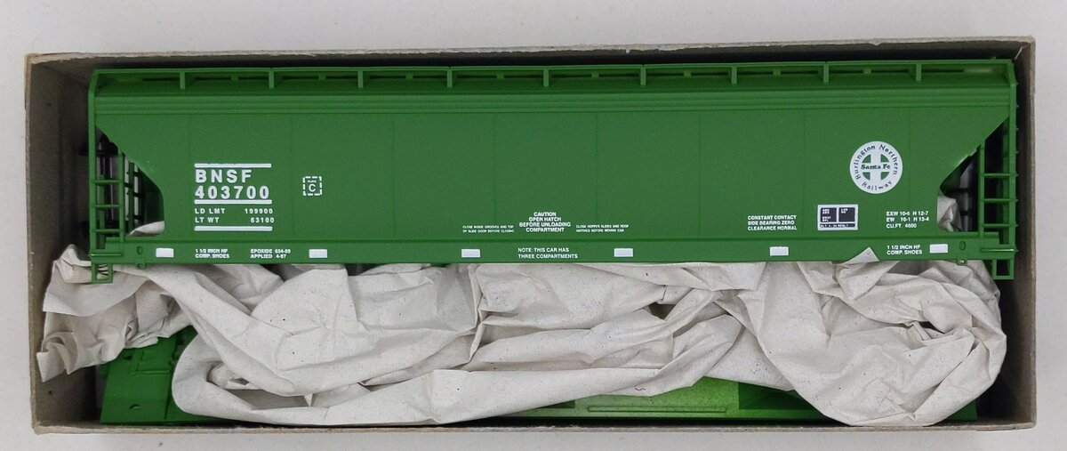 Accurail 12048 HO Scale Burlington Northern Santa Fe ACF 3-Bay Covered Hopper