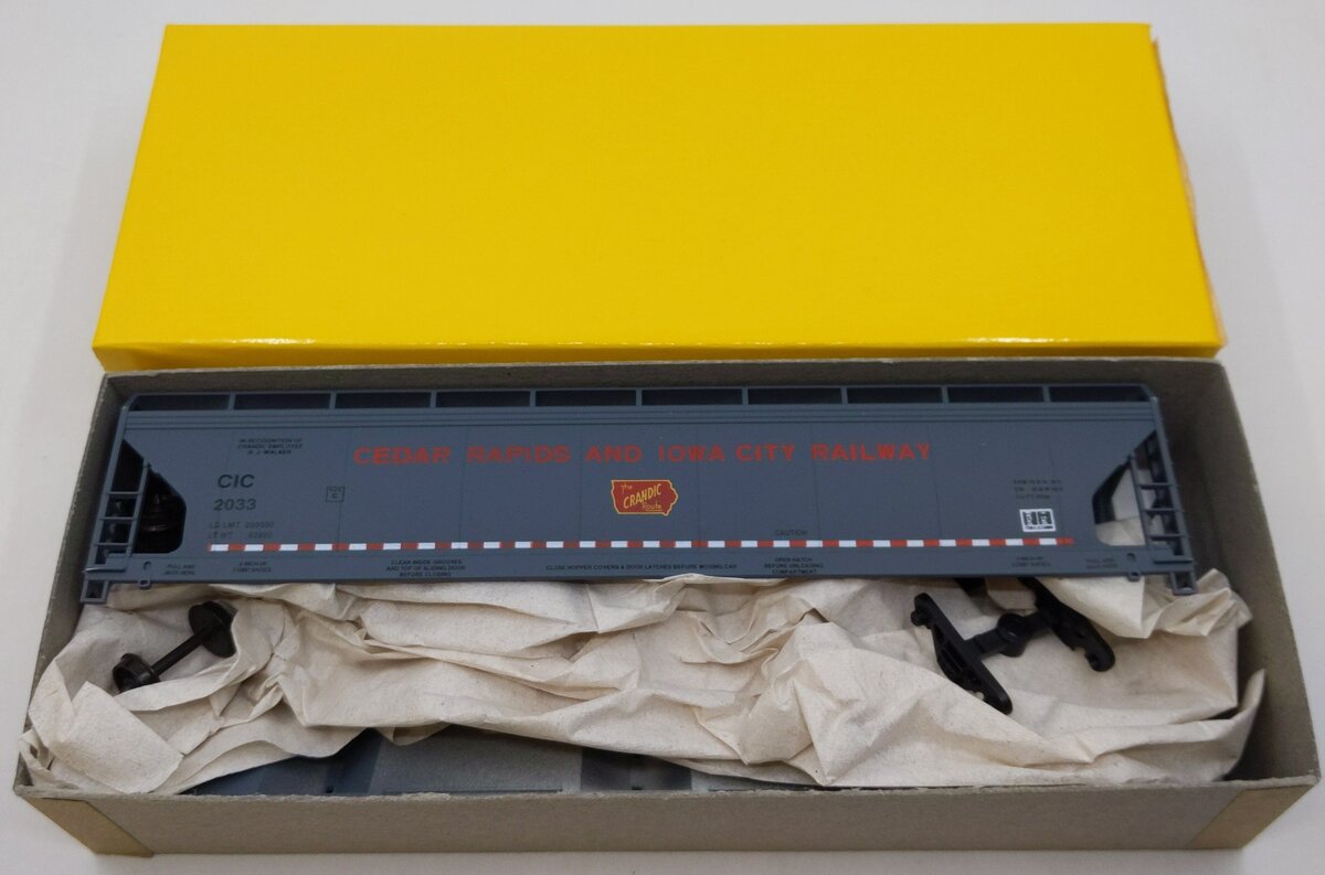 Accurail 1552 HO Cedar Rapids & Iowa City 3-bay Covered Hopper Kit #2033