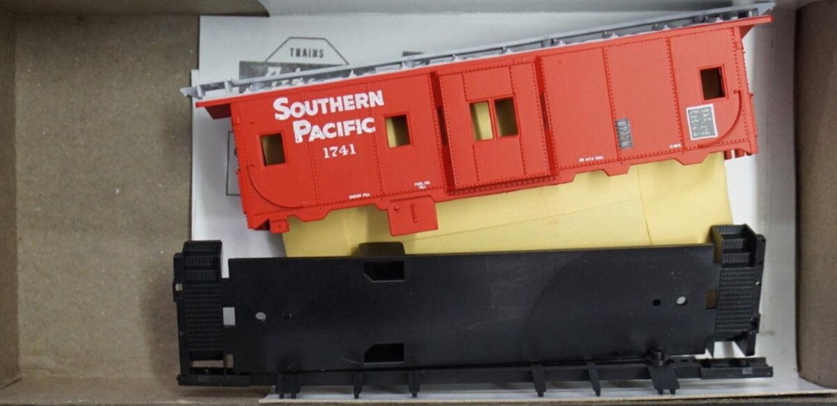 Athearn 20005 HO Bev-Bel Southern Pacific 37' Bay Window Caboose # 1741 Kit