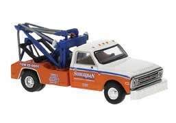 Brekina Automodelle 19667 HO Assembled Suburban 1981 GMC C30 Tow Truck