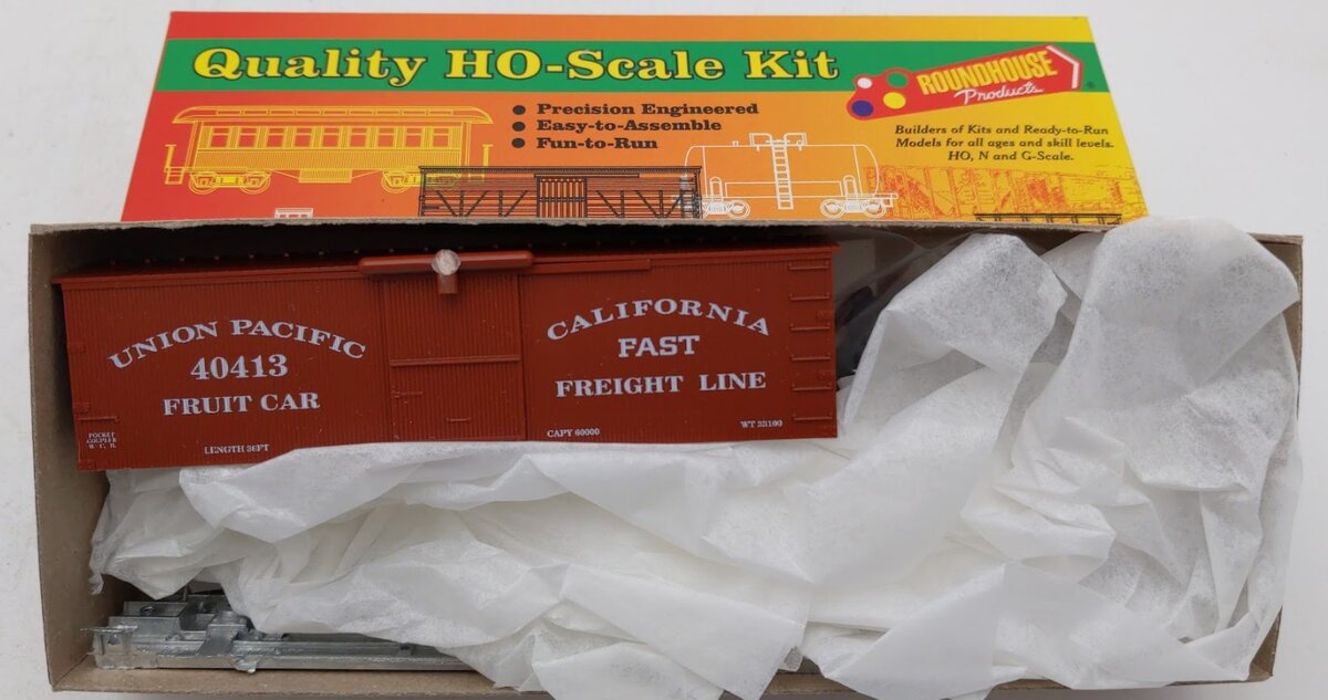 Roundhouse 32900 Union Pacific Fruit 36' Old Time Boxcar # 40413 Kit