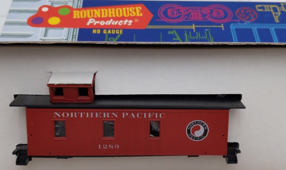 Roundhouse 3442 HO Scale Northern Pacific "Old Timer" Caboose Kit