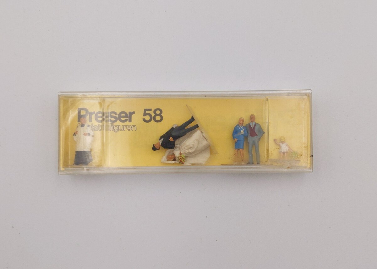 Preiser 58 HO Scale Wedding Party Figure Set of 6