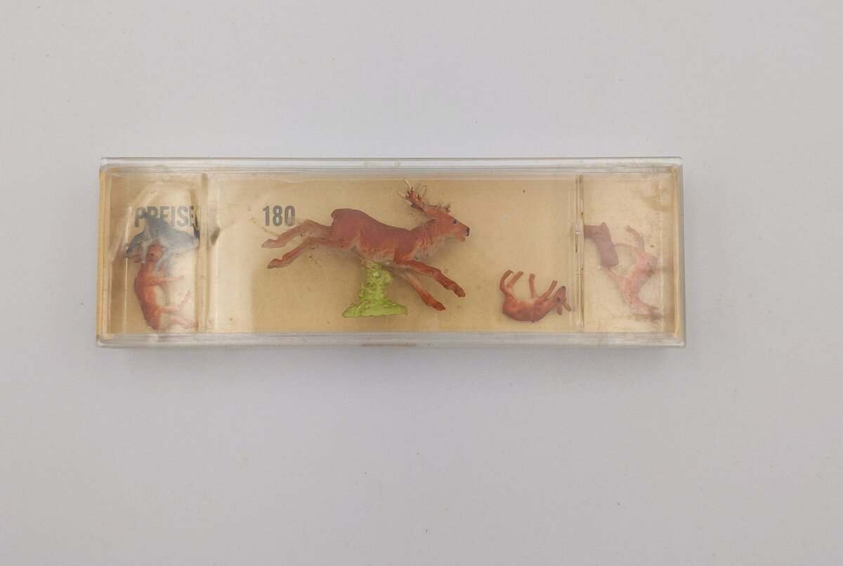 Preiser 180 HO Scale Deer and Animal Set of 6
