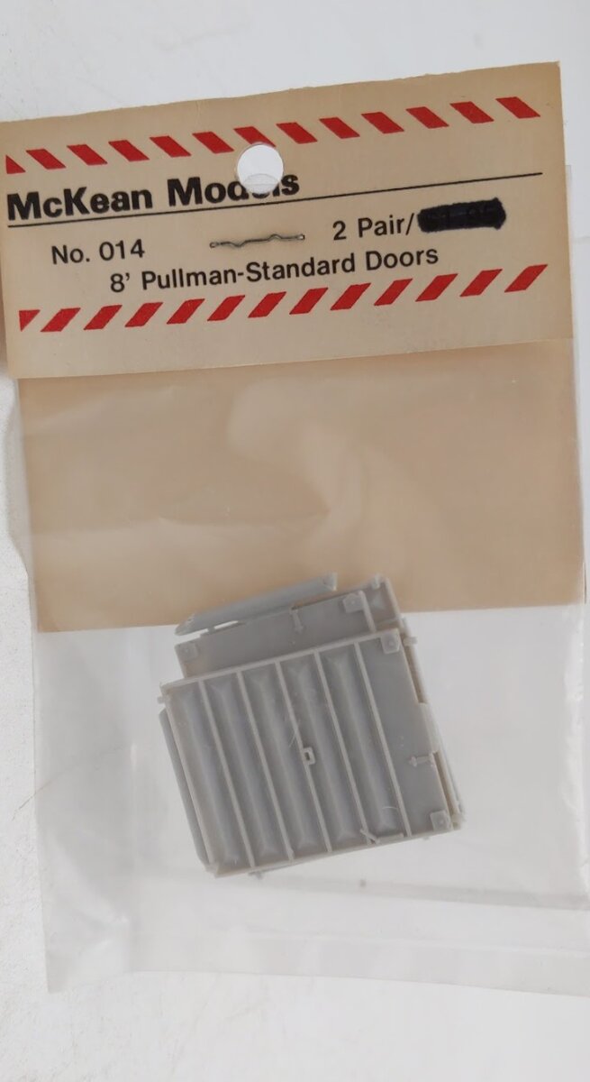 McKean 014 HO Scale 8' Pullman Standard Doors Plastic Part (2 Pairs of 2)