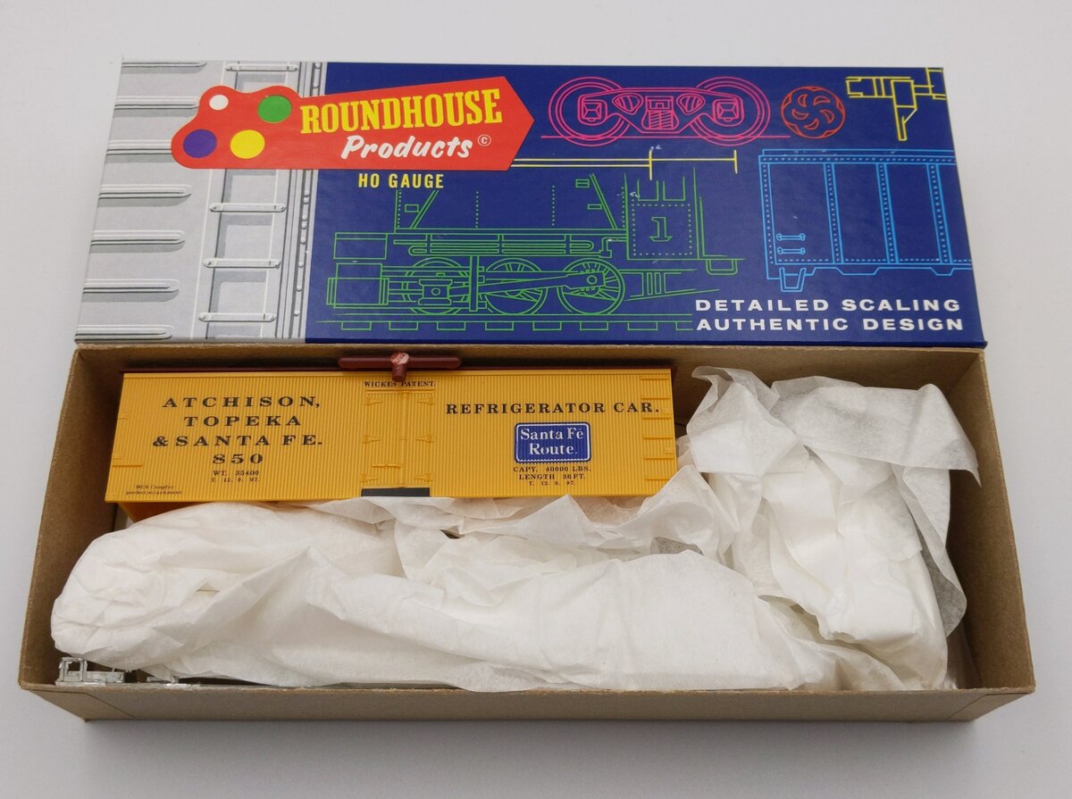 Roundhouse 7879 HO Yellow Atchison Topeka Santa Fe 36' Old Time Reefer Kit