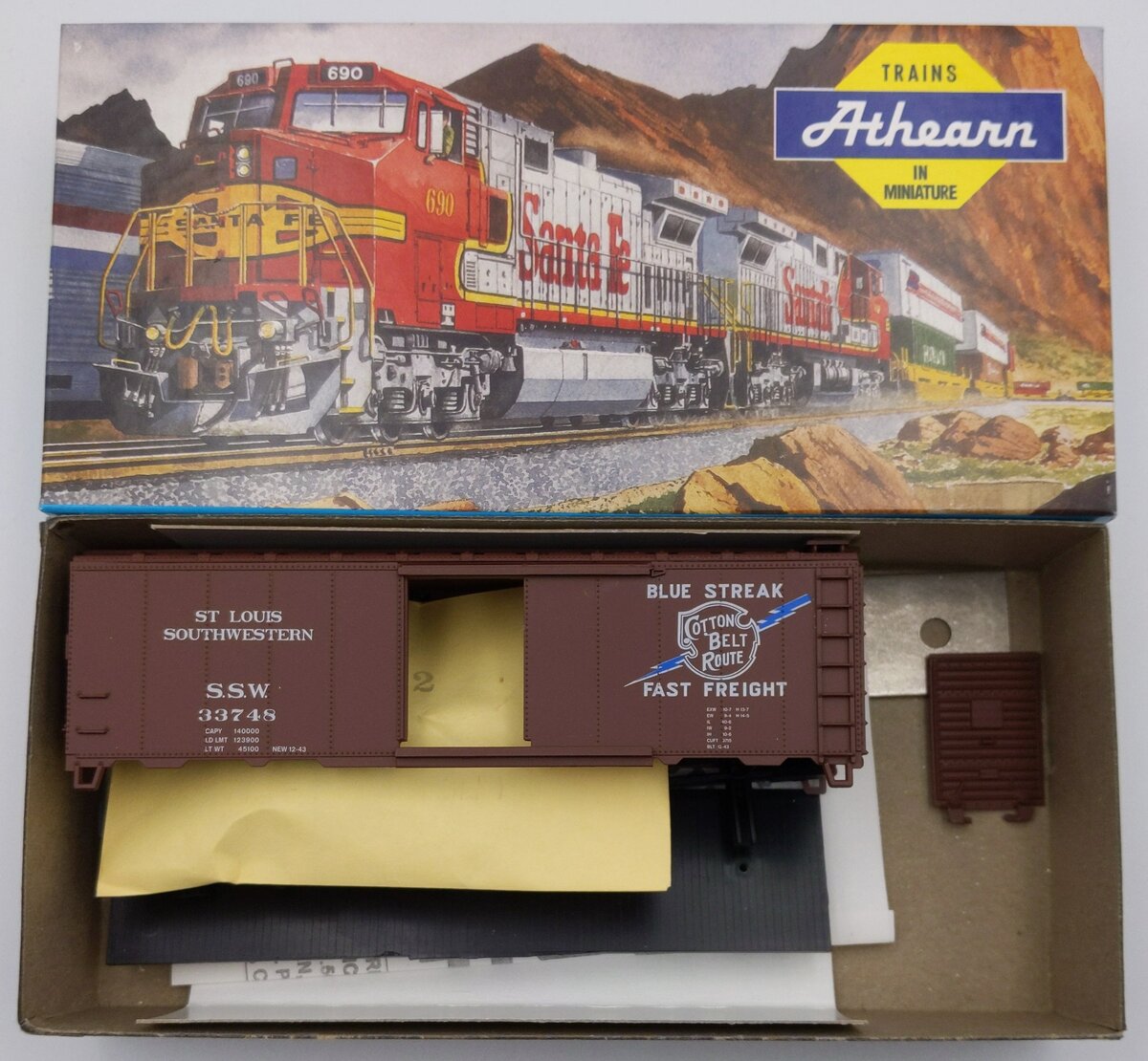 Athearn 5990 Cotton Belt 40' Single Door Boxcar Kit