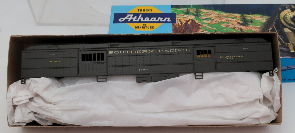 Athearn 1883 HO Southern Pacific Standard Baggage Car # 304 Kit