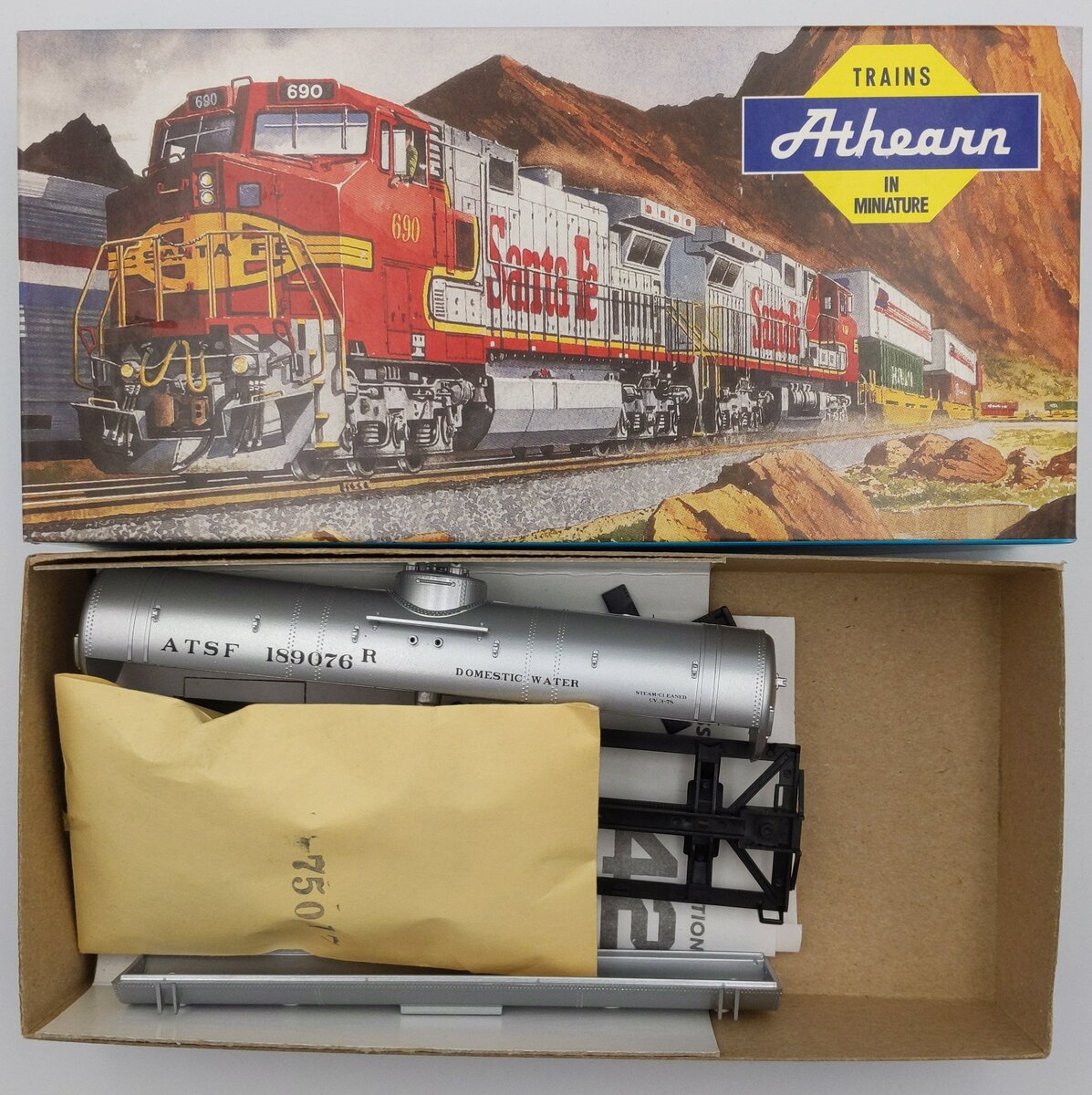 Roundhouse 1130 HO Santa FE Single Dome Tank Car Kit