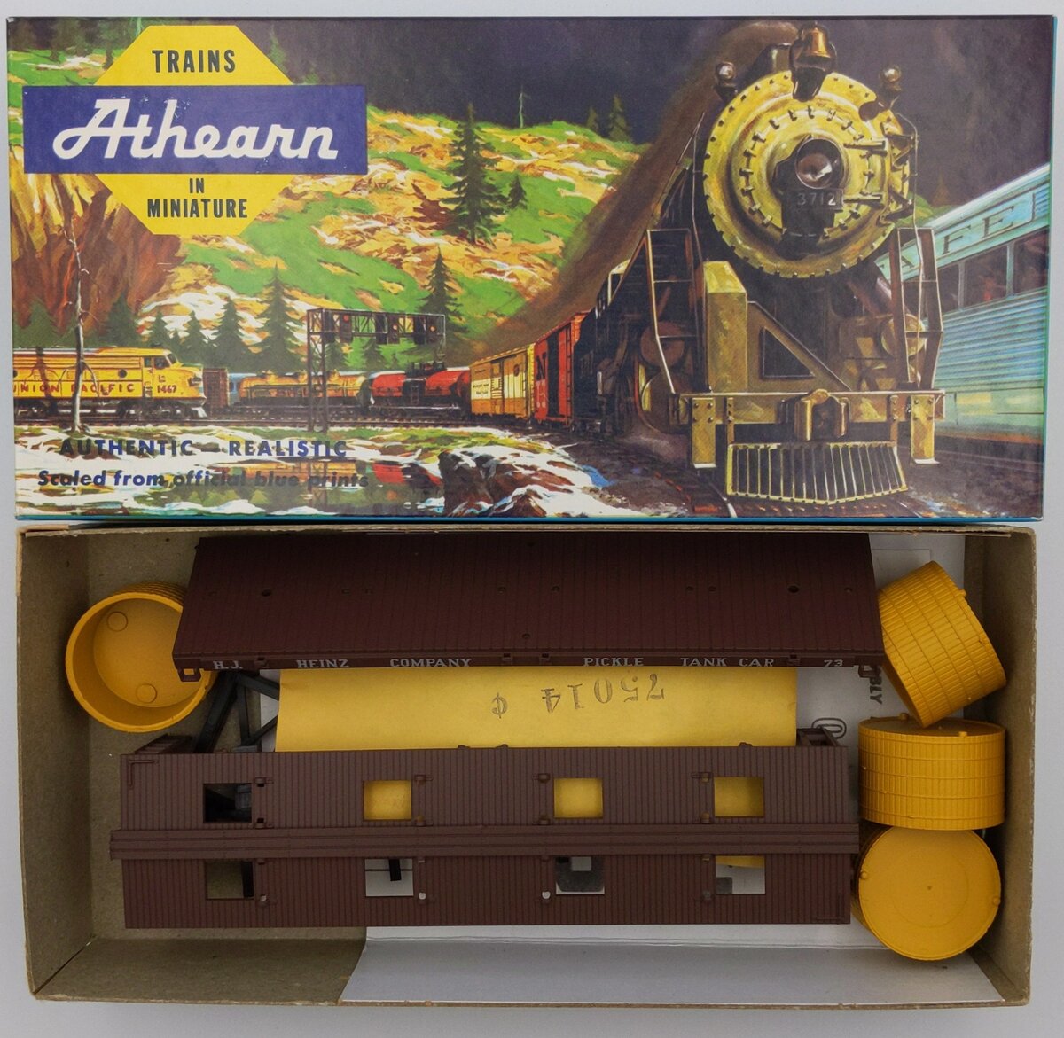 Athearn 1475 HO Scale Heinz Pickle Car With 4 Tanks Plastic Kit