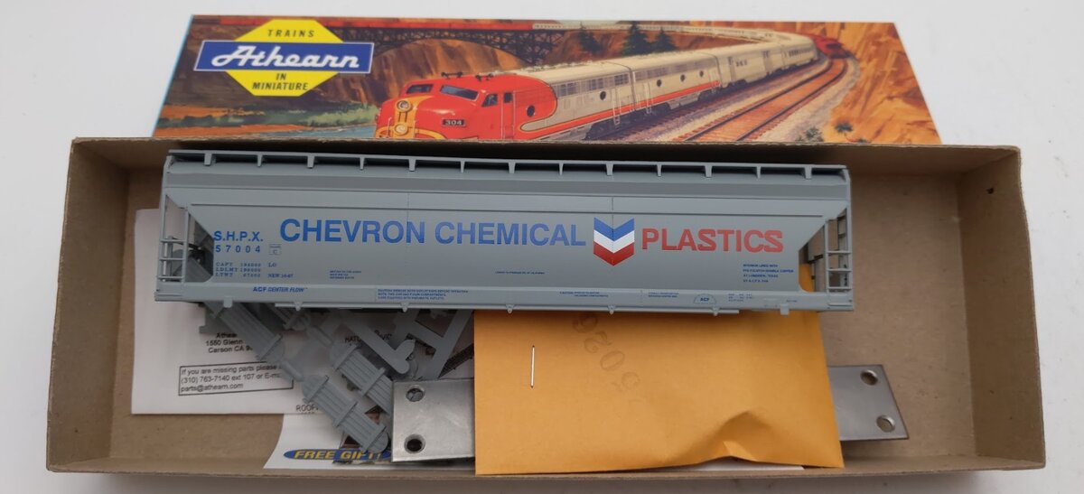 Athearn 1920 HO Chevron Chemical ACF Center Flow Hopper Car # Varies Kit