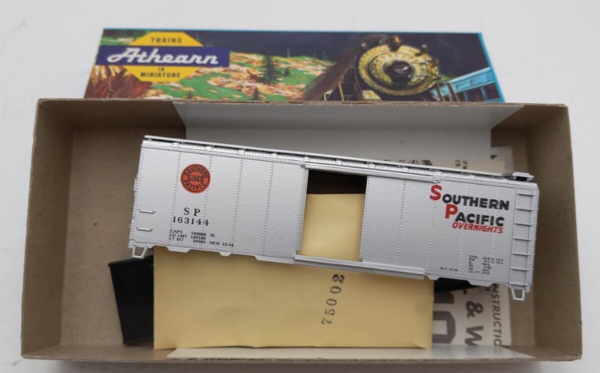 Athearn 1140-2 HO Bev-Bel Corp Southern Pacific Overnights 40'Boxcar #163144 Kit