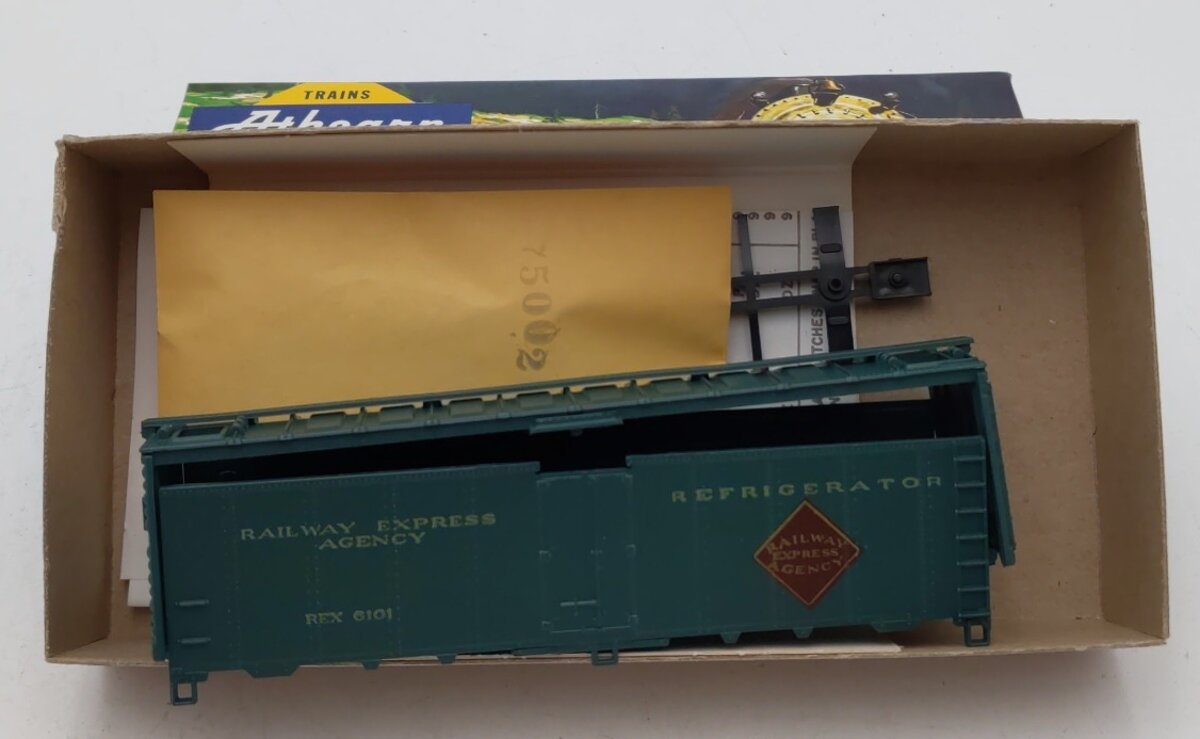 Athearn 1609 HO Scale Railway Express Agency 40' Reefer Car # 6101 Kit
