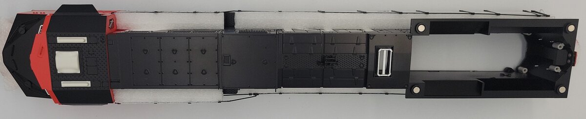Lionel 81177-2 CN Legacy Scale ES44AC Diesel Locomotive Body Shell #2818