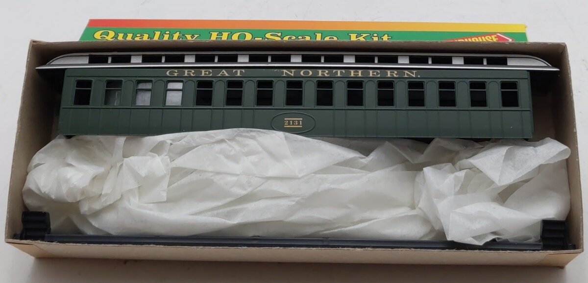 Roundhouse 77220 HO Great Northern Overland Sleeper Car # 2131 Kit