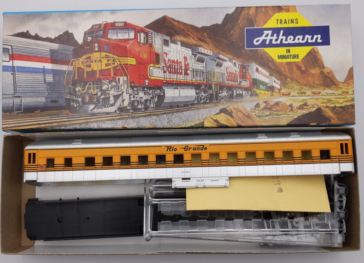 Athearn 2442 HO Rio Grande Round Roof Coach Kit