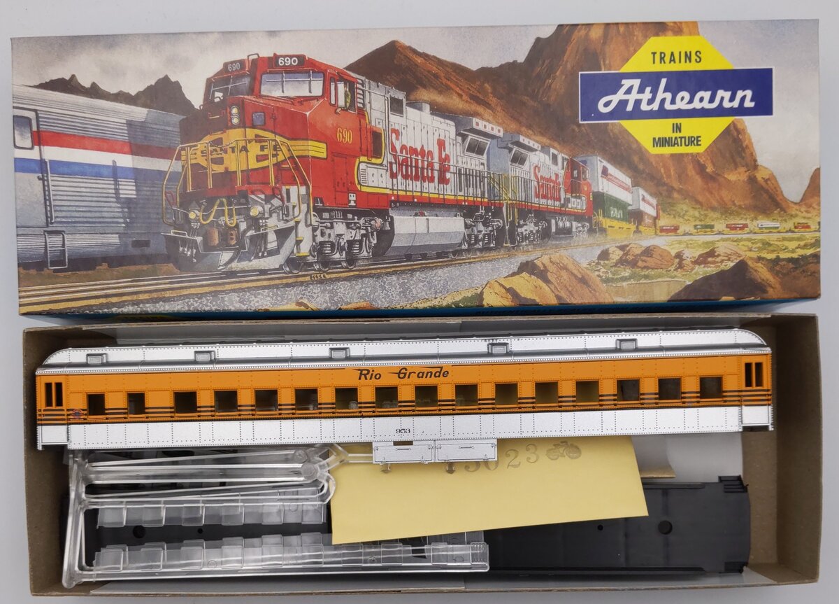 Athearn 2422 HO Rio Grande 57' Coach Kit