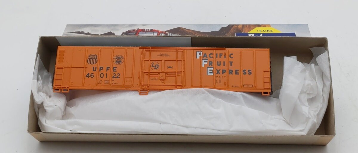 Athearn 2909J HO Pacific Fruit Express 57' Mech Reefer # 460122 Kit