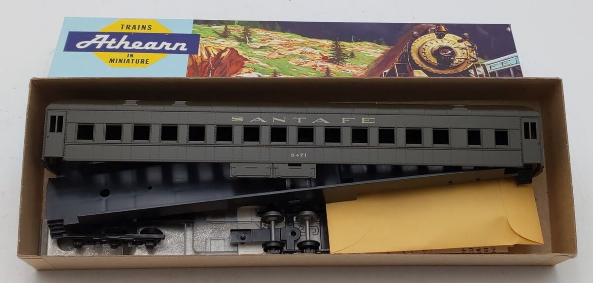 Athearn 1851 HO Scale Santa Fe Standard Coach Round Roof # 5471 Kit