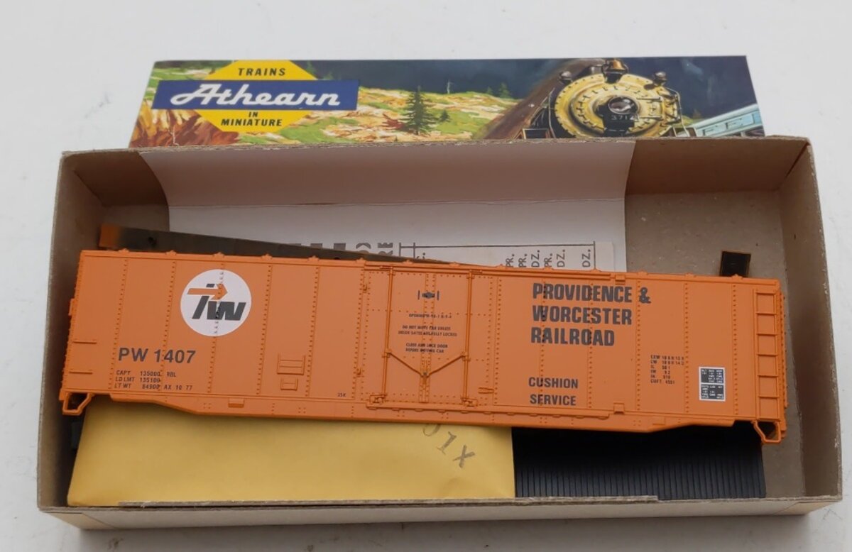 Athearn 1407 HO Scale Providence & Worcester 50' Plug Door Boxcar # 1407 Kit