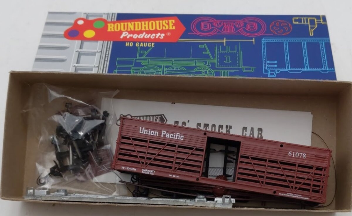 Roundhouse 3276 HO Scale Union Pacific 36' Stock Car # 61078 Kit