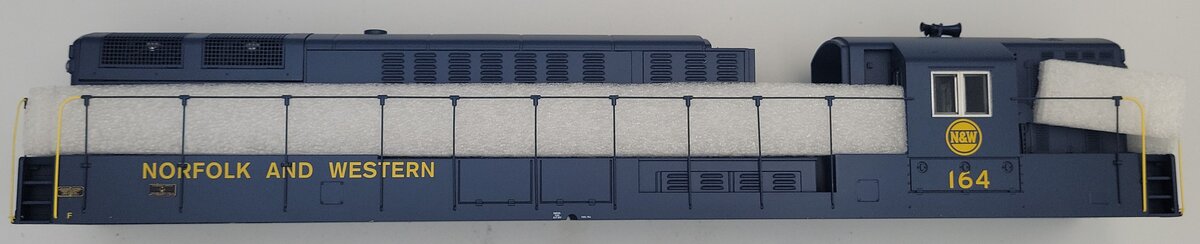 Lionel 81218-7 Norfolk and Western Legacy Scale SD70MAC Diesel Body Shell #164