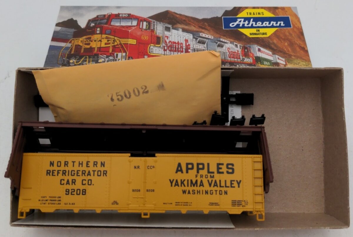 Athearn 2322 HO Bev-Bel Yakima Valley 40' Steel Ice-Bunker Reefer # 9208 Kit