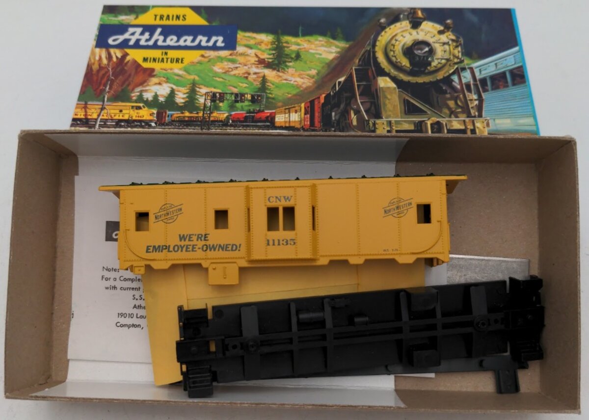 Athearn 1289 HO Chicago & North Western Bay Window Caboose # 11135 Kit