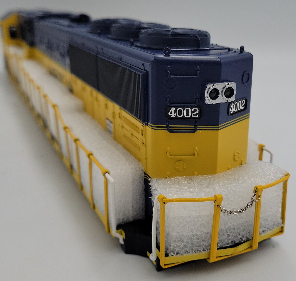 Lionel 81151-2 Alaska Legacy Scale SD70MAC Diesel Locomotive Body Shell #4002