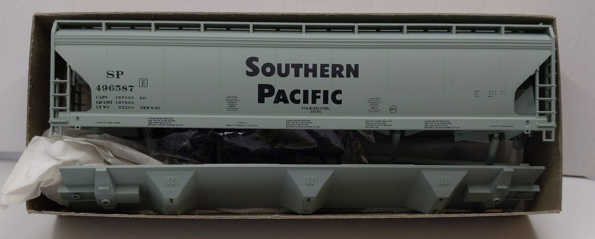 Accurail 22001 HO Scale Southern Pacific ACF 3-Bay Covered Hopper Kit #:496587