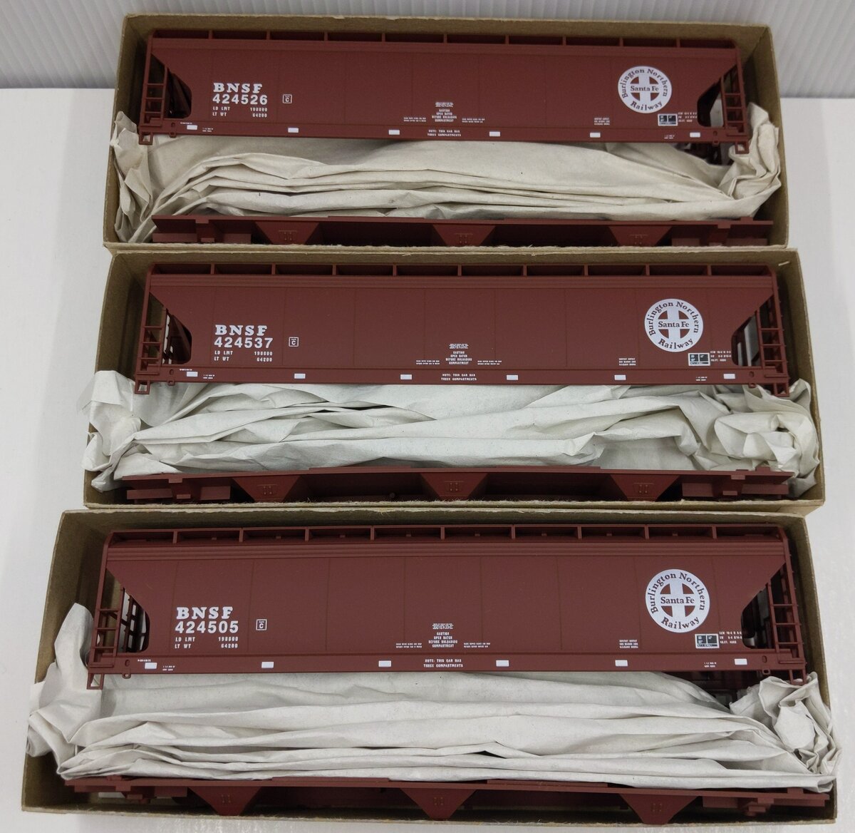 Accurail 42049 HO Scale Burlington Northern Santa Fe ACF 3-Bay Covered Hopper(6)
