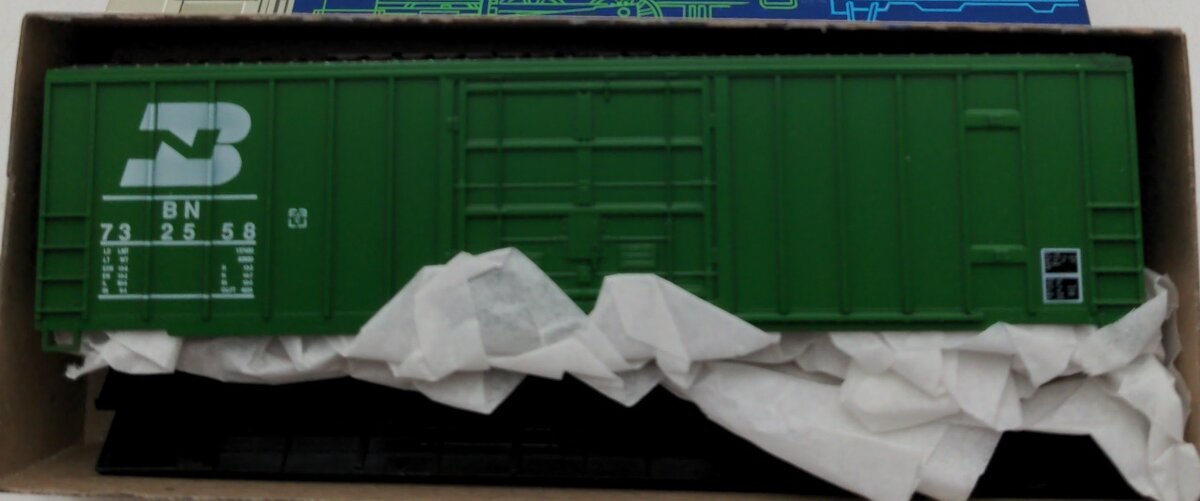 Roundhouse 7723 HO Burlington Northern 50'' FMC Plug Door Boxcar # 732558 Kit