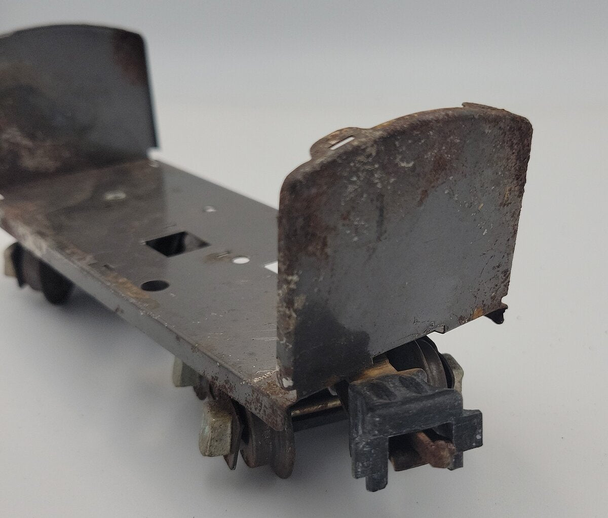Lionel 1689T-3 O Gauge Vintage Non-Whistling Tinplate Tender Frame with Trucks
