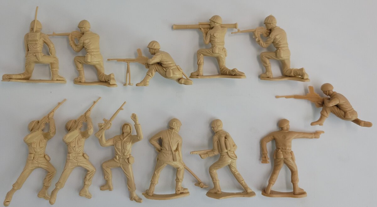 Acme 26-560 Beige Army Man Figure Assortment (Bag of 12)