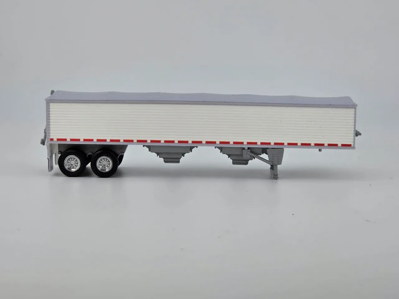 Trucks N' Stuff 467 HO 39' Covered Grain Trailer with Silver Tarp